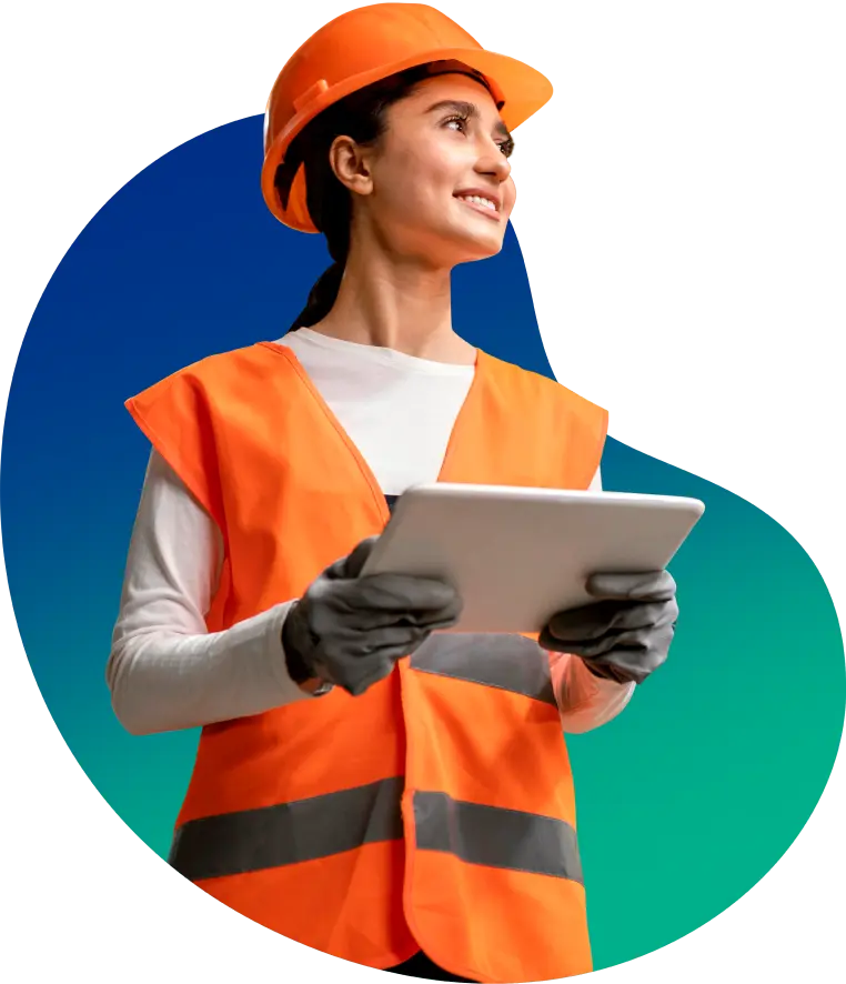 Personal operativo con tablet en la mano